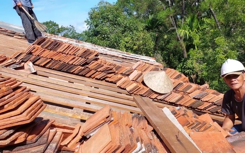 Tiến hành gầy ngói 