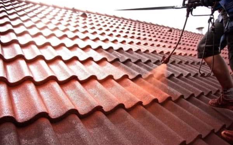 Những dấu hiệu cho thấy mái ngói đang thấm nặng dần