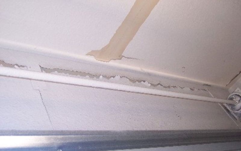 Các loại vết nứt mái nhà thường gặp